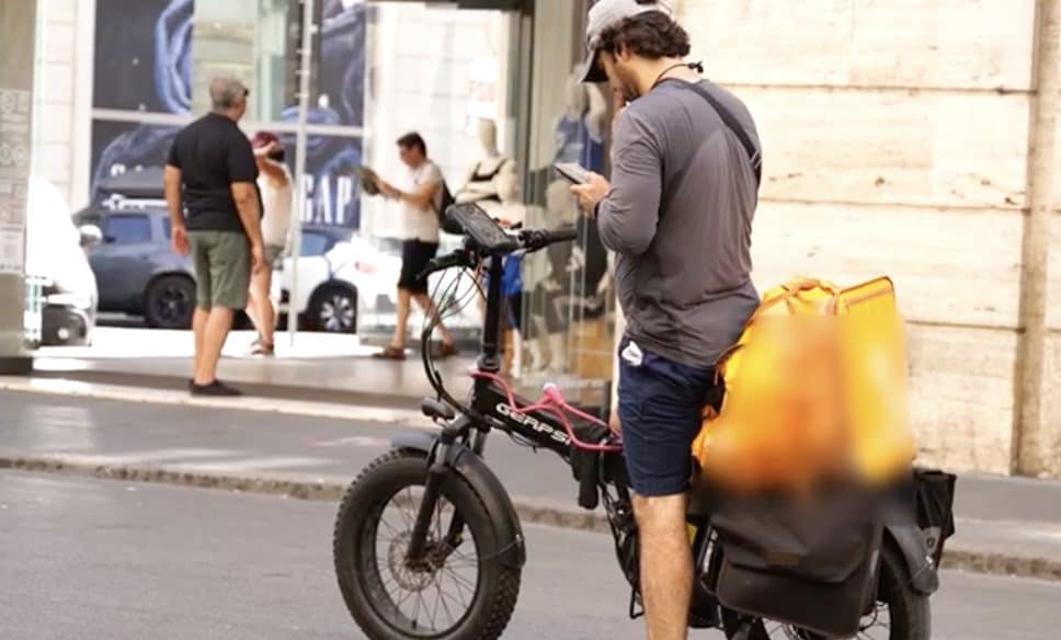 Aggressione A Un Rider A Roma Due 18enni Arrestati Dopo Il Tentativo