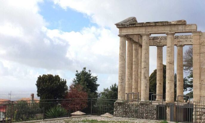 Il Tempio D Ercole Di Cori Si Illumina Di Rosso Per La Giornata