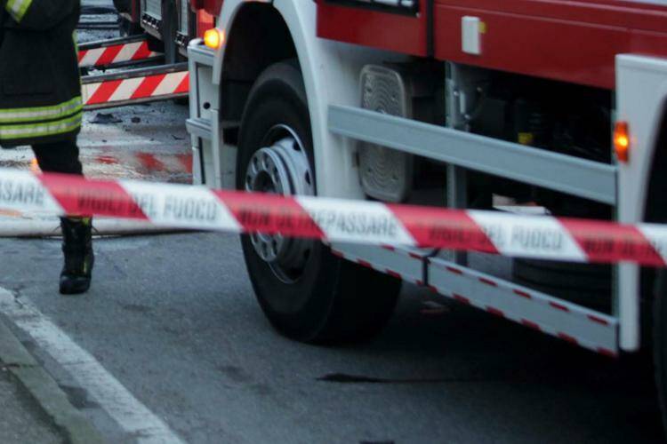 Incendio a Ostia Distrutto lo