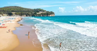 La Spiaggia di Serapo a Gaeta tra le piu belle e frequentate del Lazio