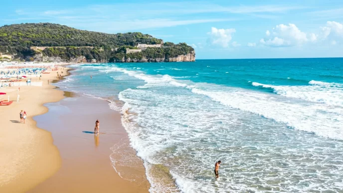 La Spiaggia di Serapo a Gaeta tra le piu belle e frequentate del Lazio