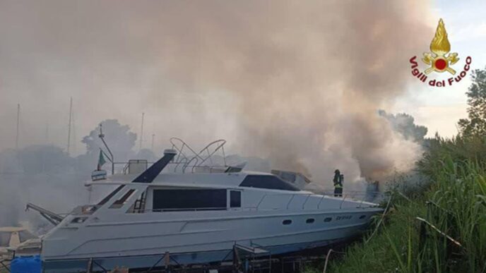 Incendio a Fiumicino La matti