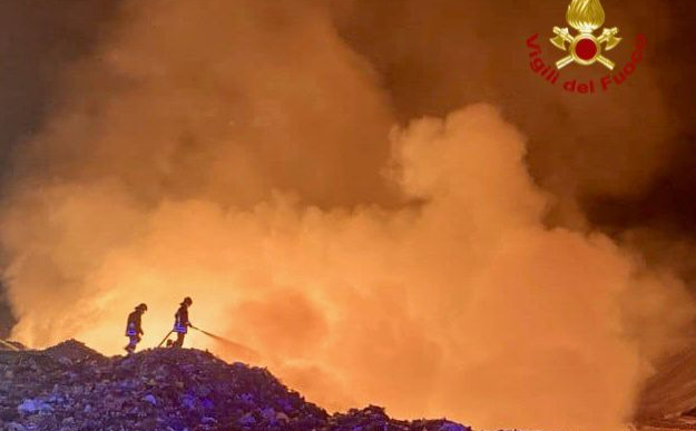 Incendio Nella Discarica Di Be