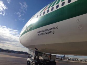 Alitalia vende il Boeing 777 2