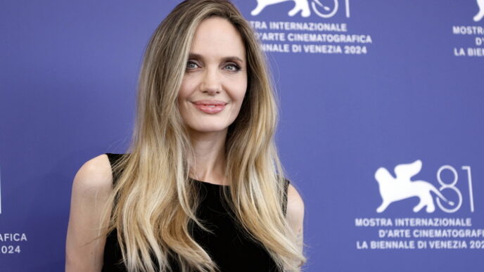 Angelina Jolie Da Voce A Maria