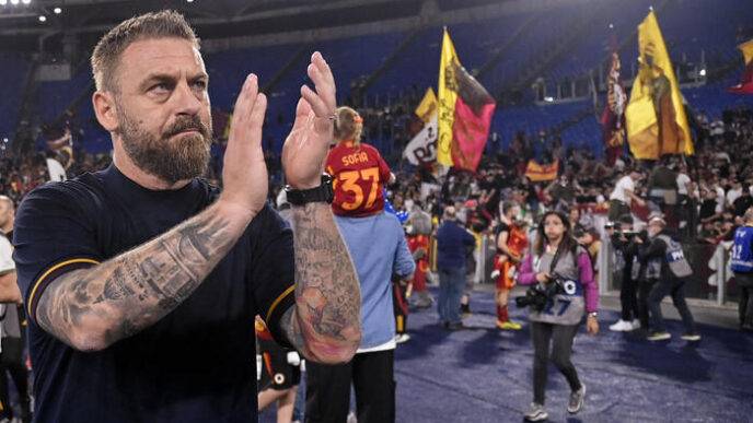 Daniele De Rossi celebra la pe