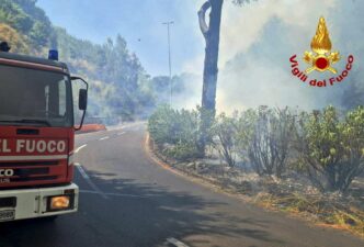 Incendi a Roma fiamme tornano