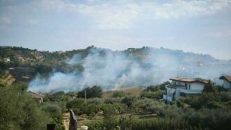 Incendio devastante tra Pescar