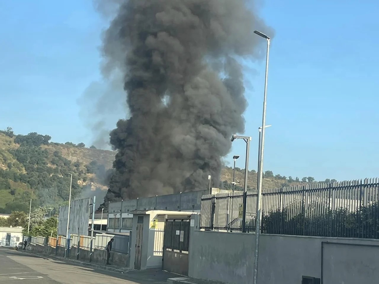 Incendio Doloso Distrugge Veic