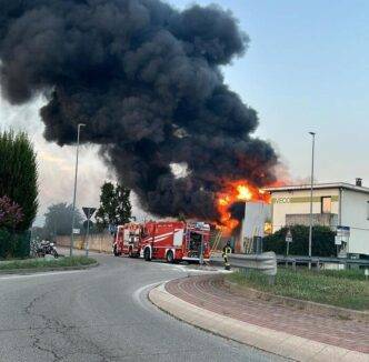 Incendio In Unazienda Chimica