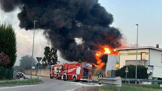 Incendio In Unazienda Chimica