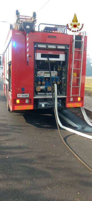 Incendio spaventa villeggianti