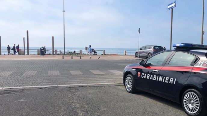 OSTIA I Carabinieri impegnati durante i controlli sul litorale 1