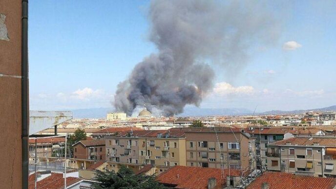 Roma grave incendio al Praton