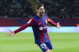 Sergi Roberto Firma Un Contrat