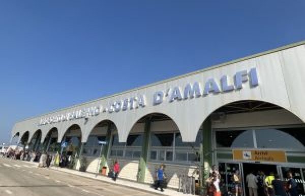 Aeroporto Di Salerno Borgomeo