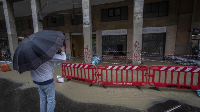 Bologna In Allerta Evacuazion