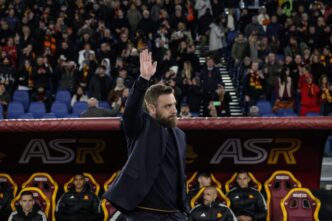 Daniele De Rossi sollevato dal 1