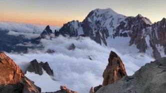 Due Alpinisti Bloccati Alla Ba