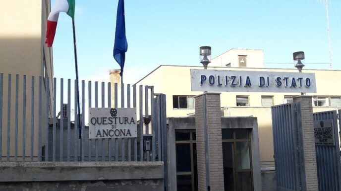 Espulsioni Dalla Questura Di A