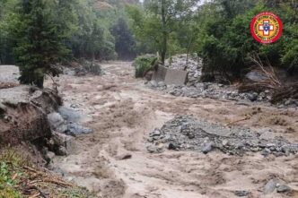 Evacuazione In Corso Al Rifugi