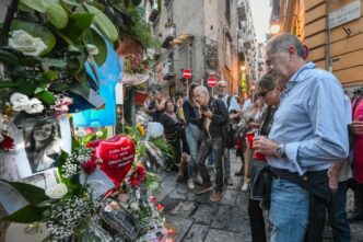 Fiaccolata commovente a Napoli