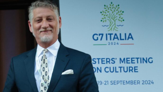 G7 Cultura A Napoli Consegnat