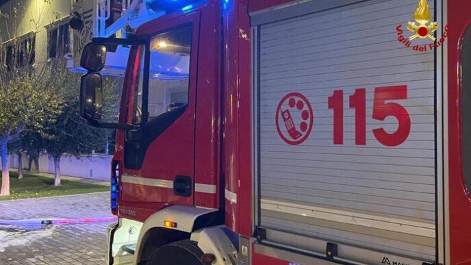 Incendio A Milano Evacuato Un