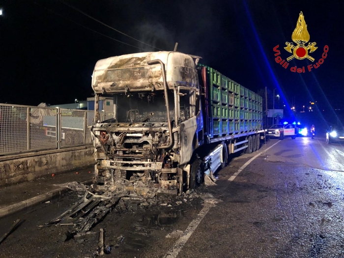 Incendio In Autostrada Tir Av