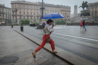 Italia In Allerta Un Ciclone