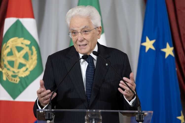 La firma di Sergio Mattarella