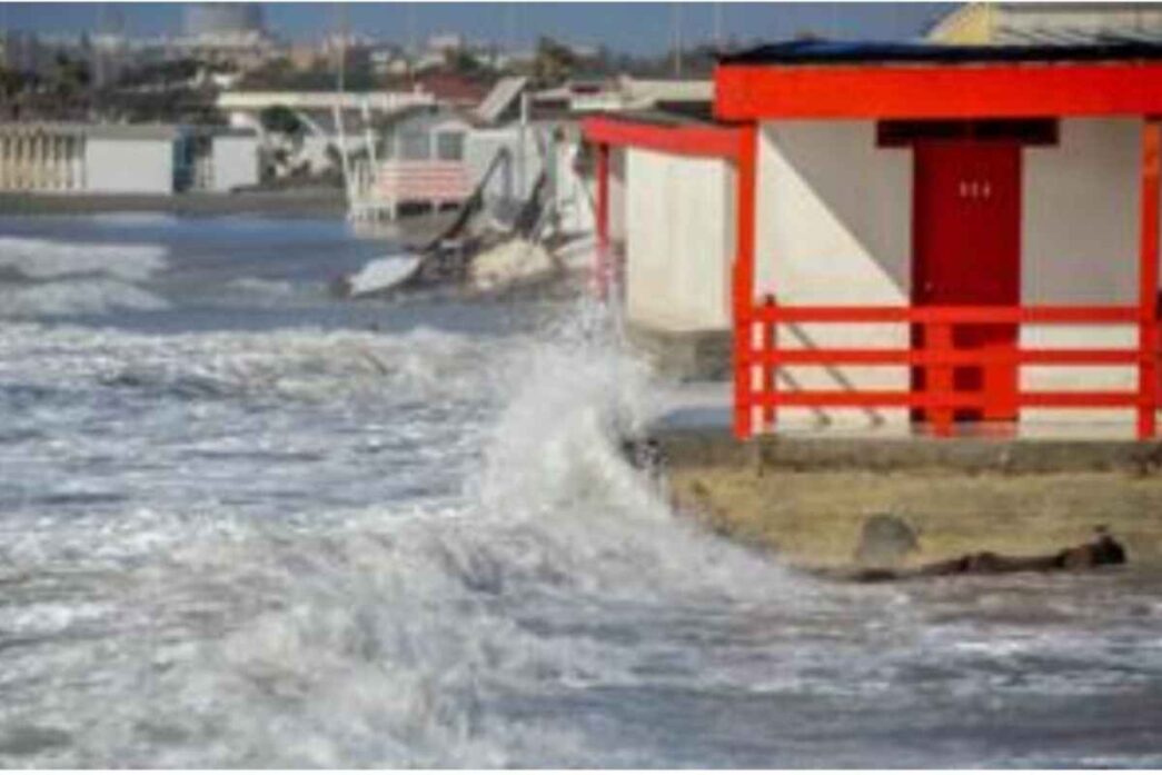 Mareggiata devastante a Ostia