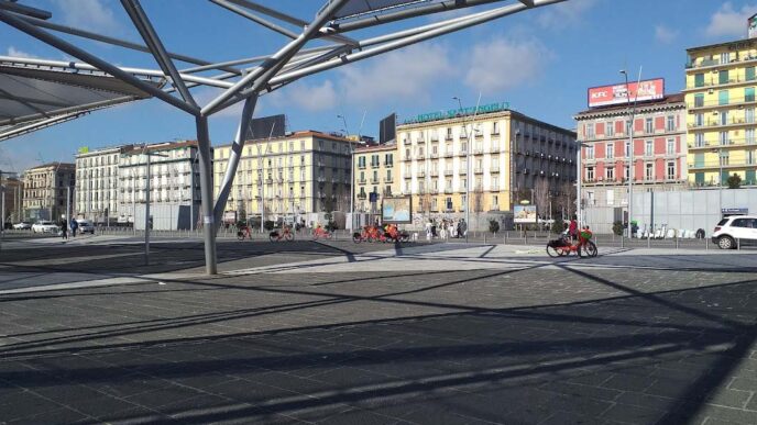 Napoli Rapina In Piazza Garib