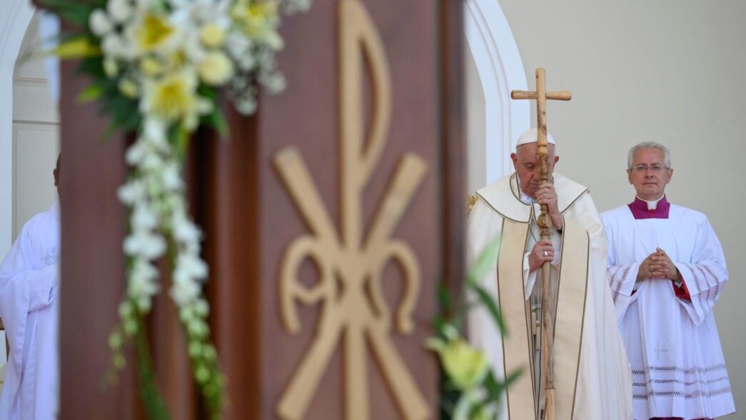 Papa Francesco Celebra La Mess