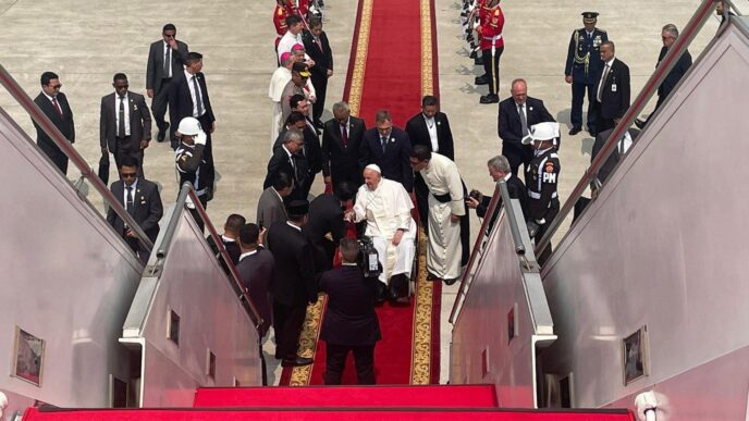 Papa Francesco In Partenza Per 1