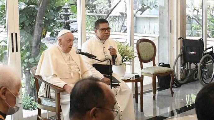 Papa Francesco Incontra La Com