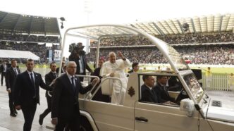 Papa Francesco Torna A Roma Do