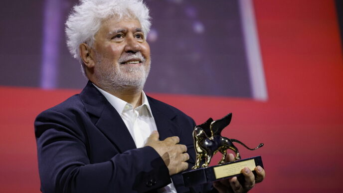 Pedro Almodovar Riceve Il Leon