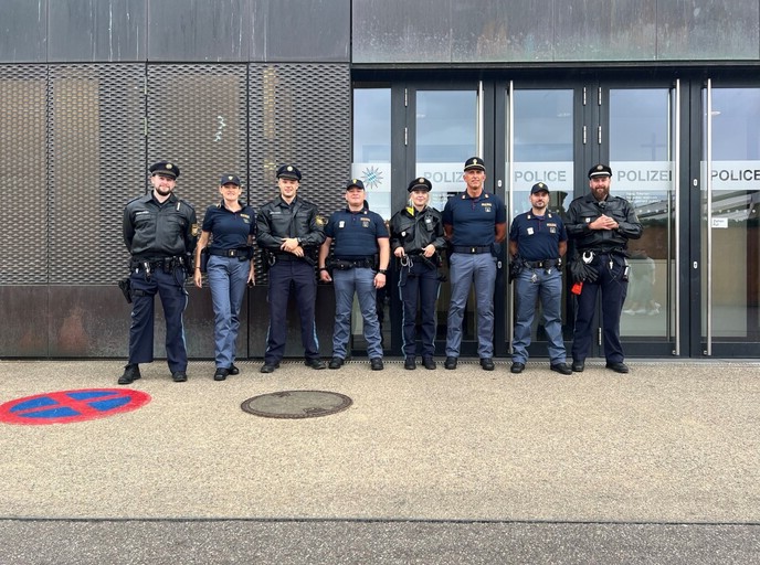 Polizia Di Stato Presente All