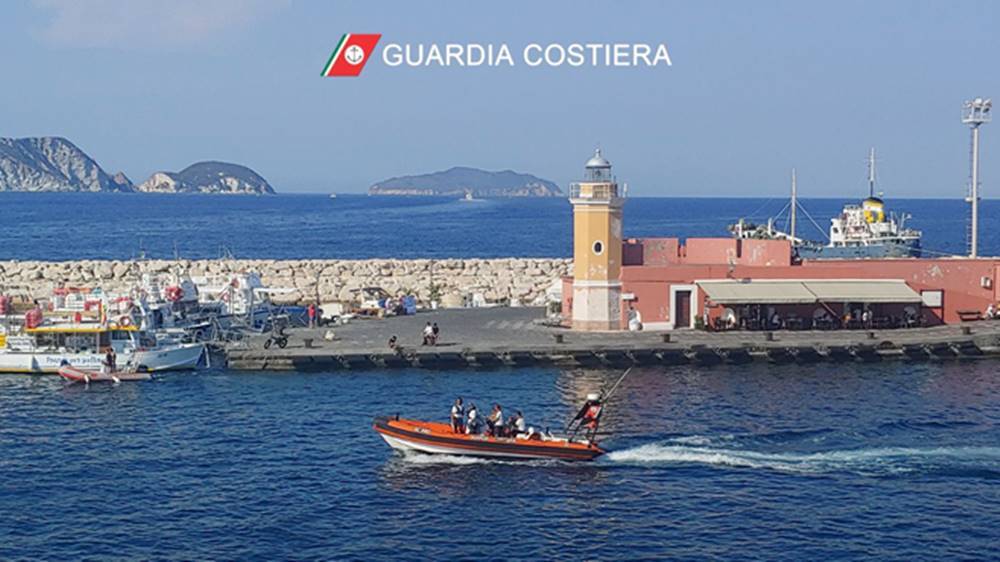 Ponza Turisti Tedeschi Sfiora