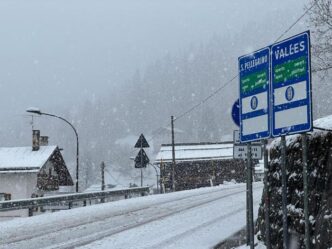 Prima Neve Nelle Dolomiti Una