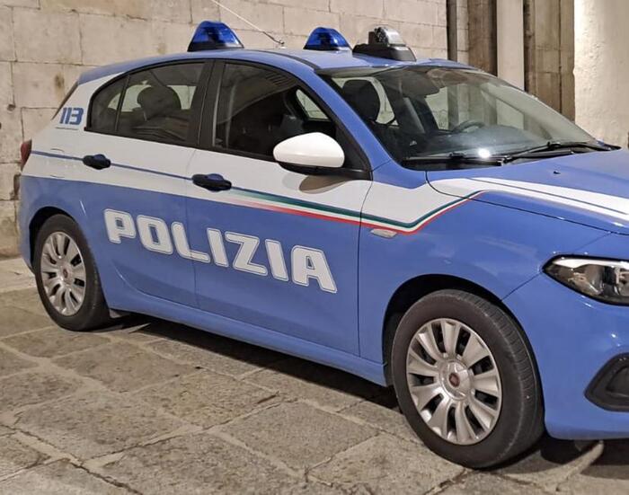 Ragazzino Chiama La Polizia E