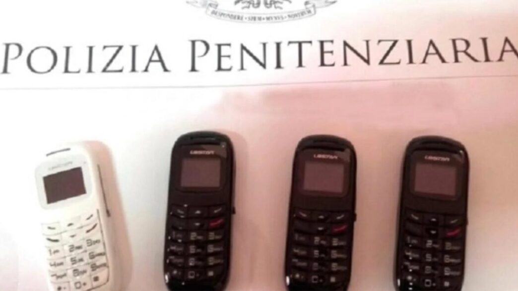 Scoperti Telefoni Cellulari Ne