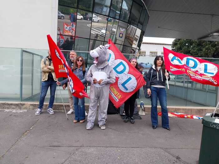 Scuola i precari di Adl Cobas