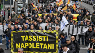 Sit In A Napoli Per La Rimozio