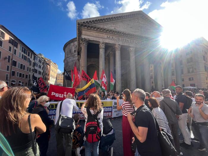 Sit In A Roma Manifestanti Ch