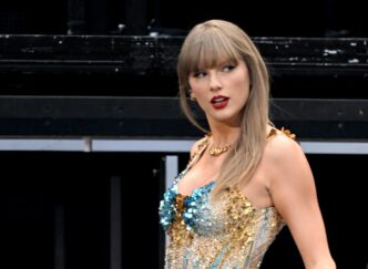 Taylor Swift Si Schiera Uffici