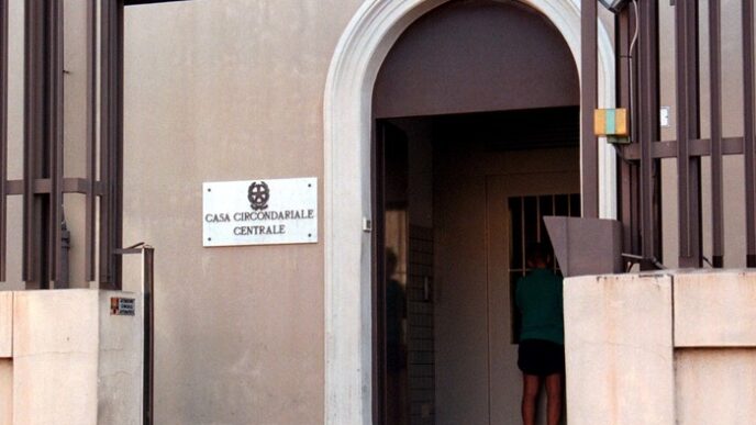 Tragico Suicidio Nel Carcere D