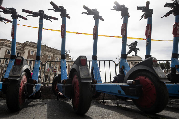 Trieste Fermo Di Un Monopatti