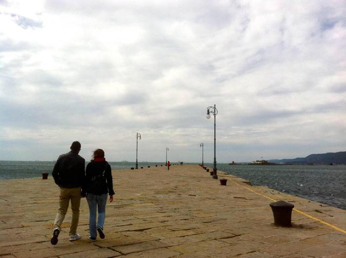 Un Bar Panoramico Al Molo Auda